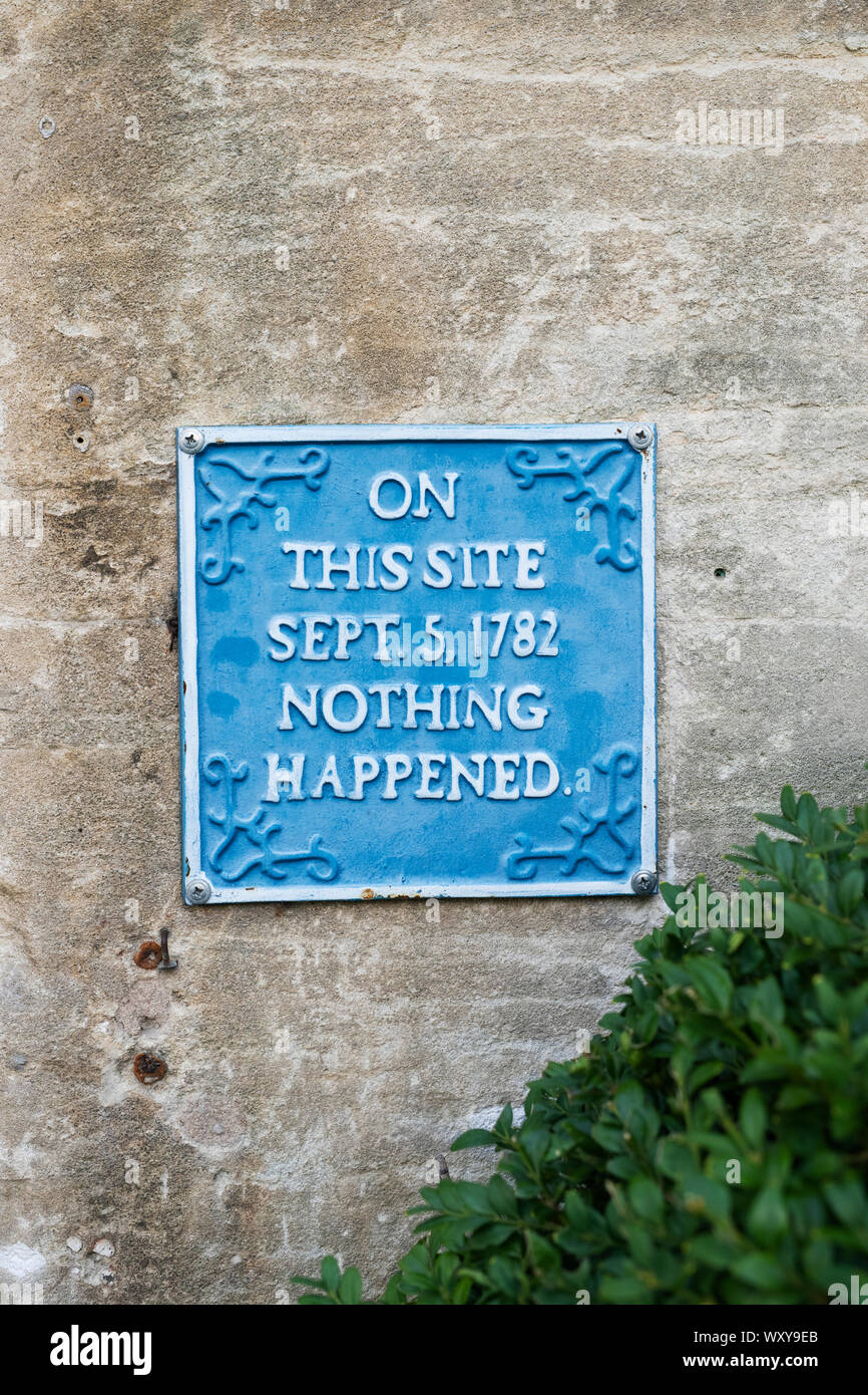 On this site sept 5th 1782 nothing happened plaque on a cotswold stone house in Winchcombe, Cotswolds, Gloucestershire, England Stock Photo