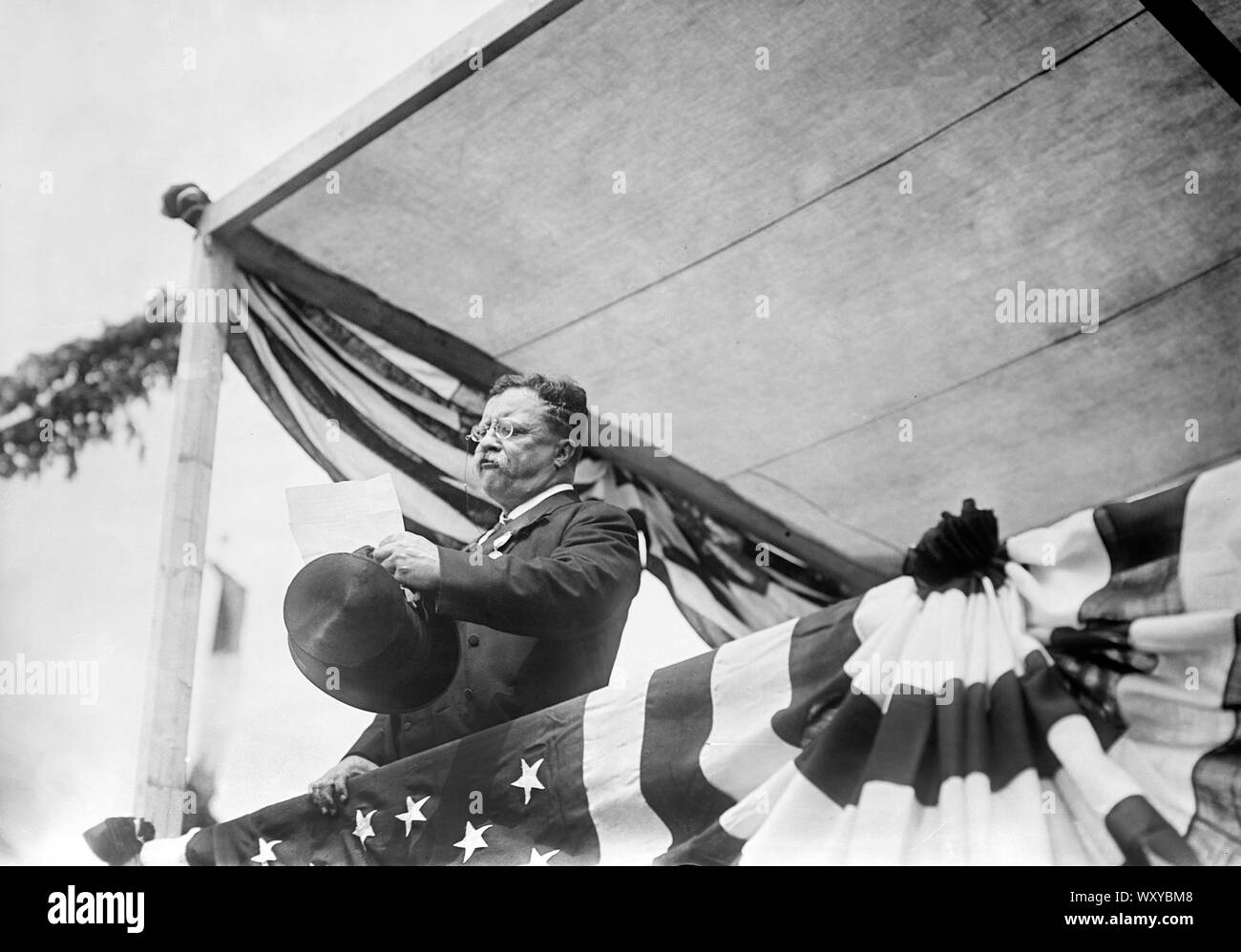 Theodore Roosevelt Addressing Crowd upon Arrival in the United States after Traveling to Europe and Africa for a Year, New York City, New York, USA, Bain News Service, June 18, 1910 Stock Photo
