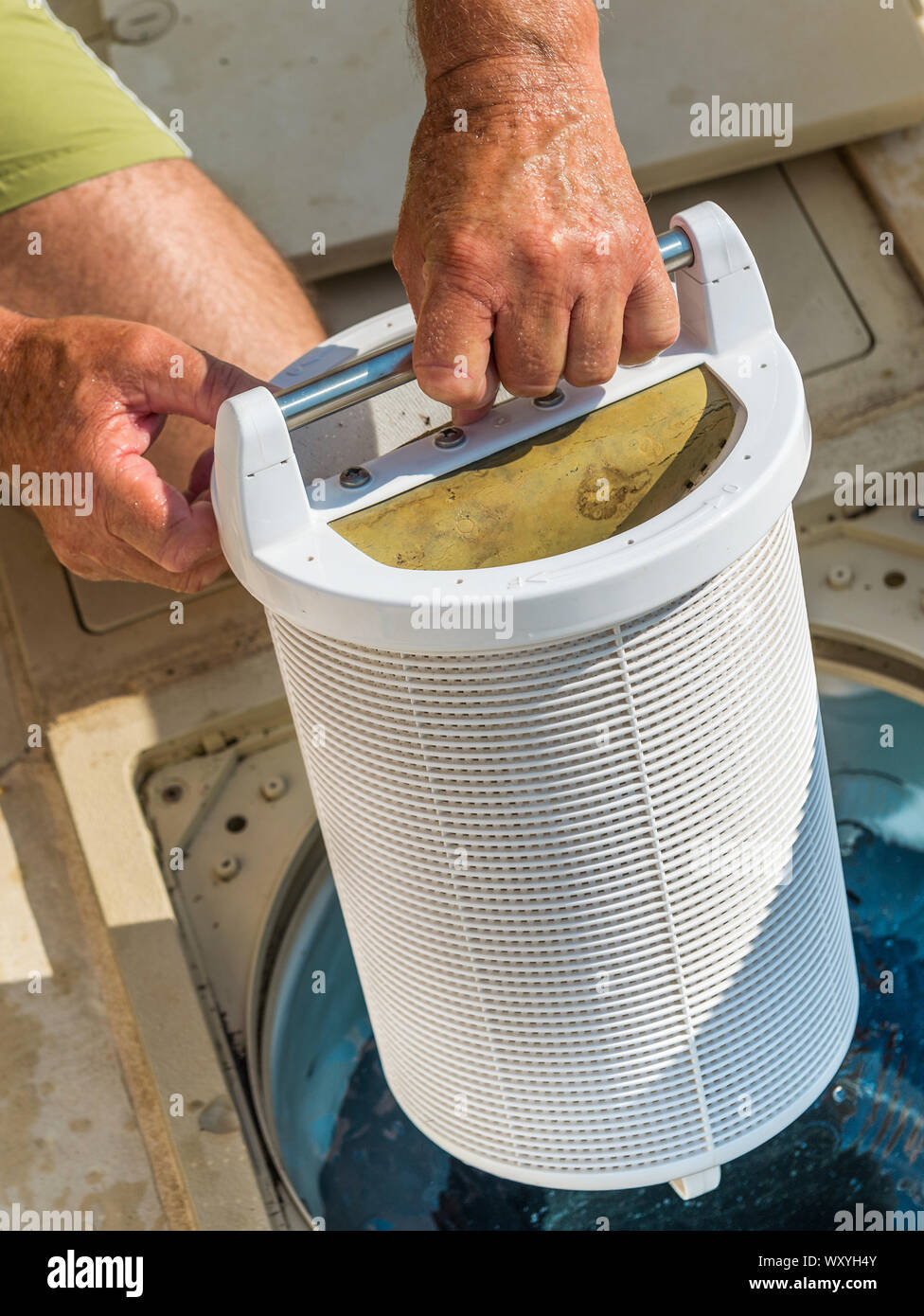 Private pool filter hires stock photography and images Alamy