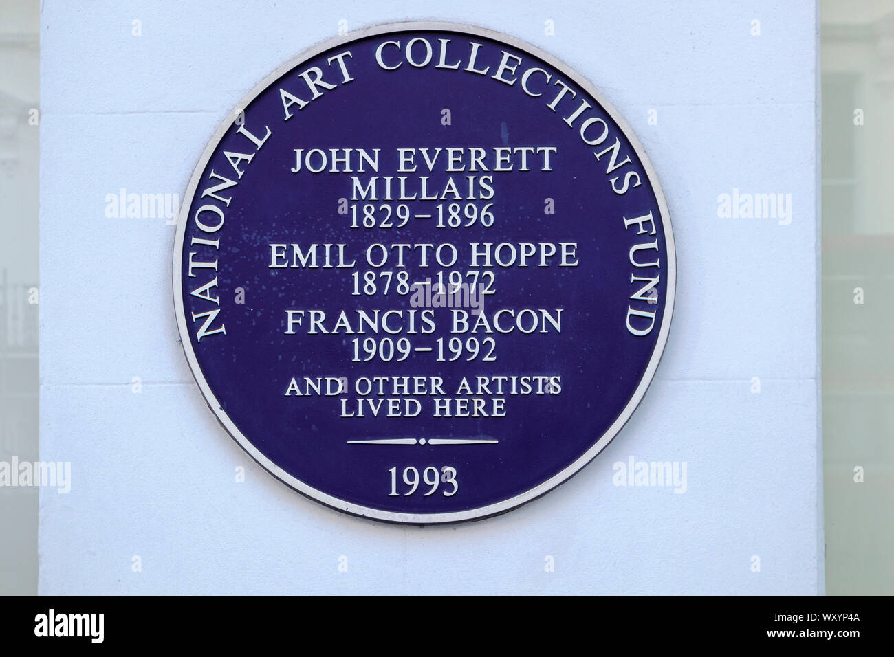 Blue plaque on a wall of a building in Cromwell Place, home of several artists, South Kensington, London SW7 by the National Art Collections Fund Stock Photo