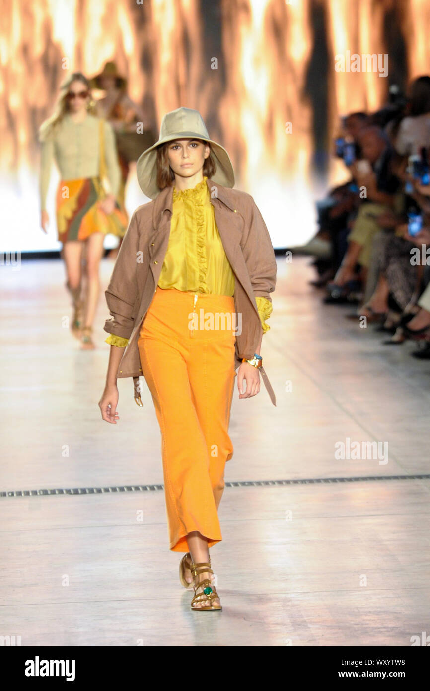 Kaia gerber model hi-res stock photography and images - Alamy