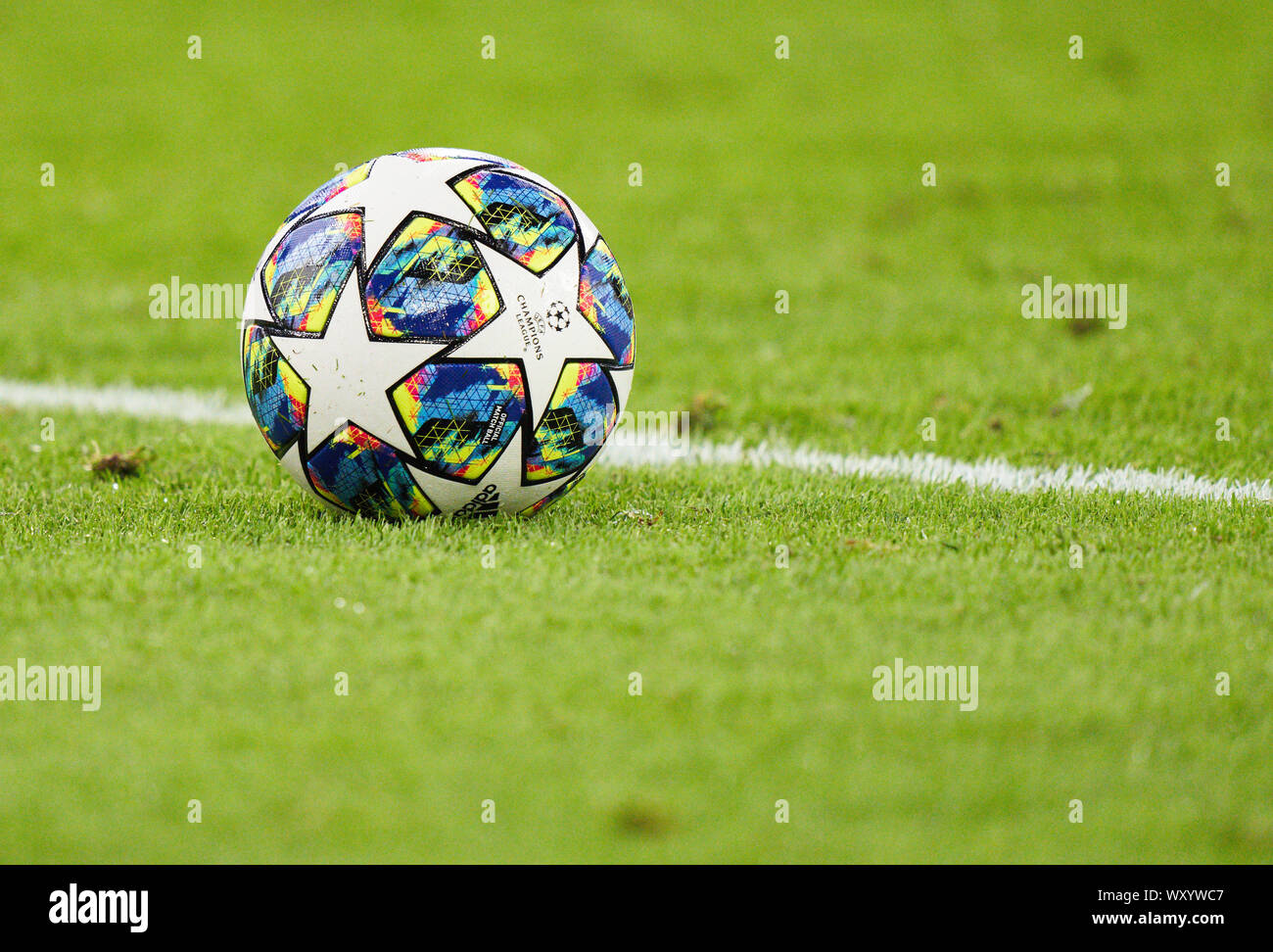 Adidas finale 18 hi-res stock photography and images - Alamy