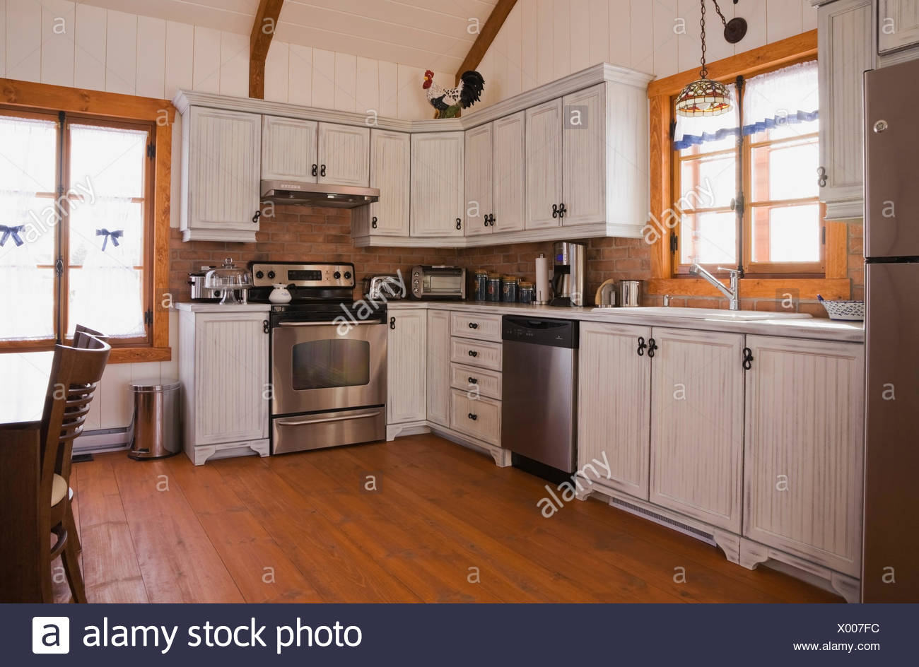 Country Style Kitchen Inside The Extension A Canadiana Cottage