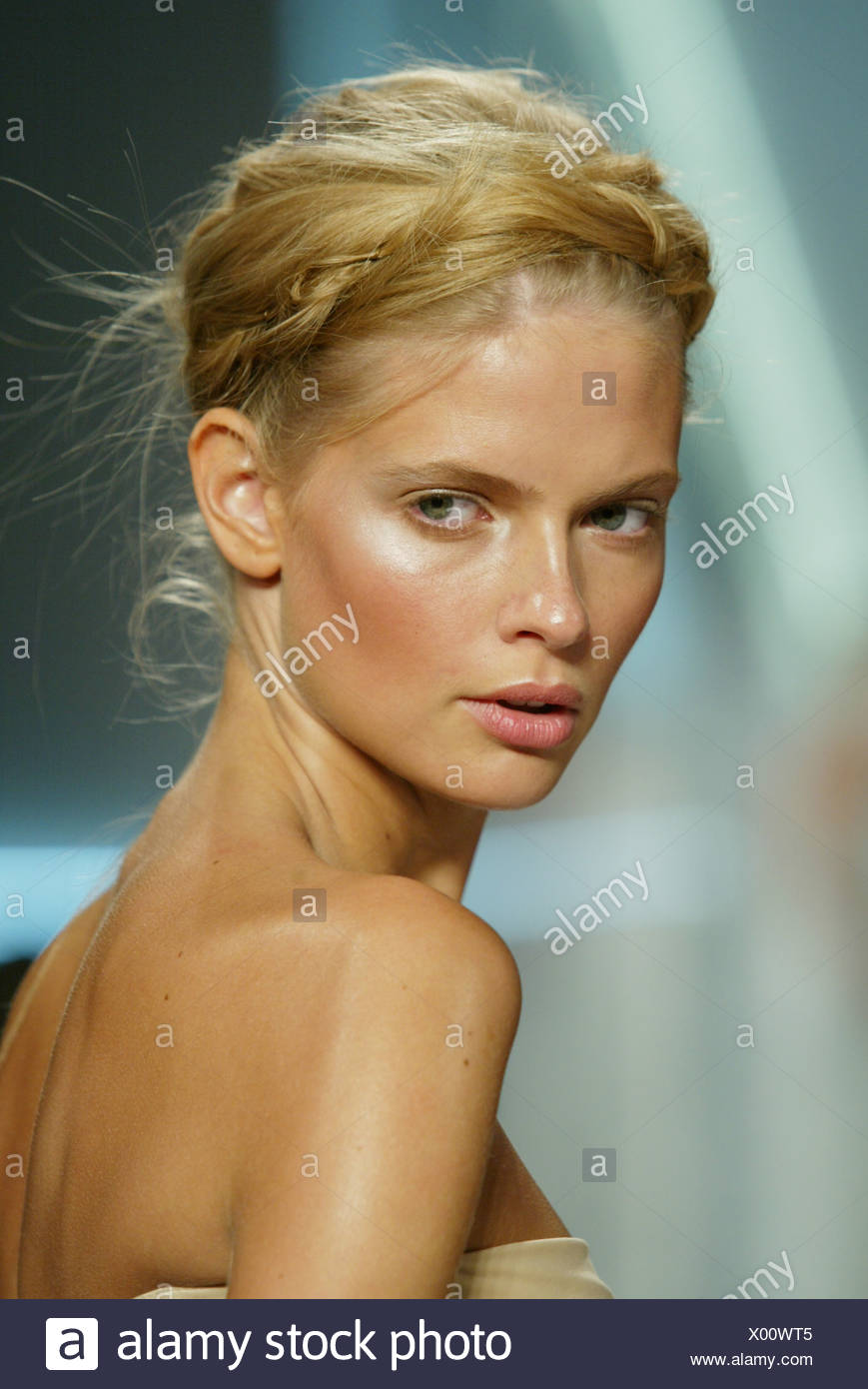 Donna Karan New York Ready To Wear Spring Summer Back View Of