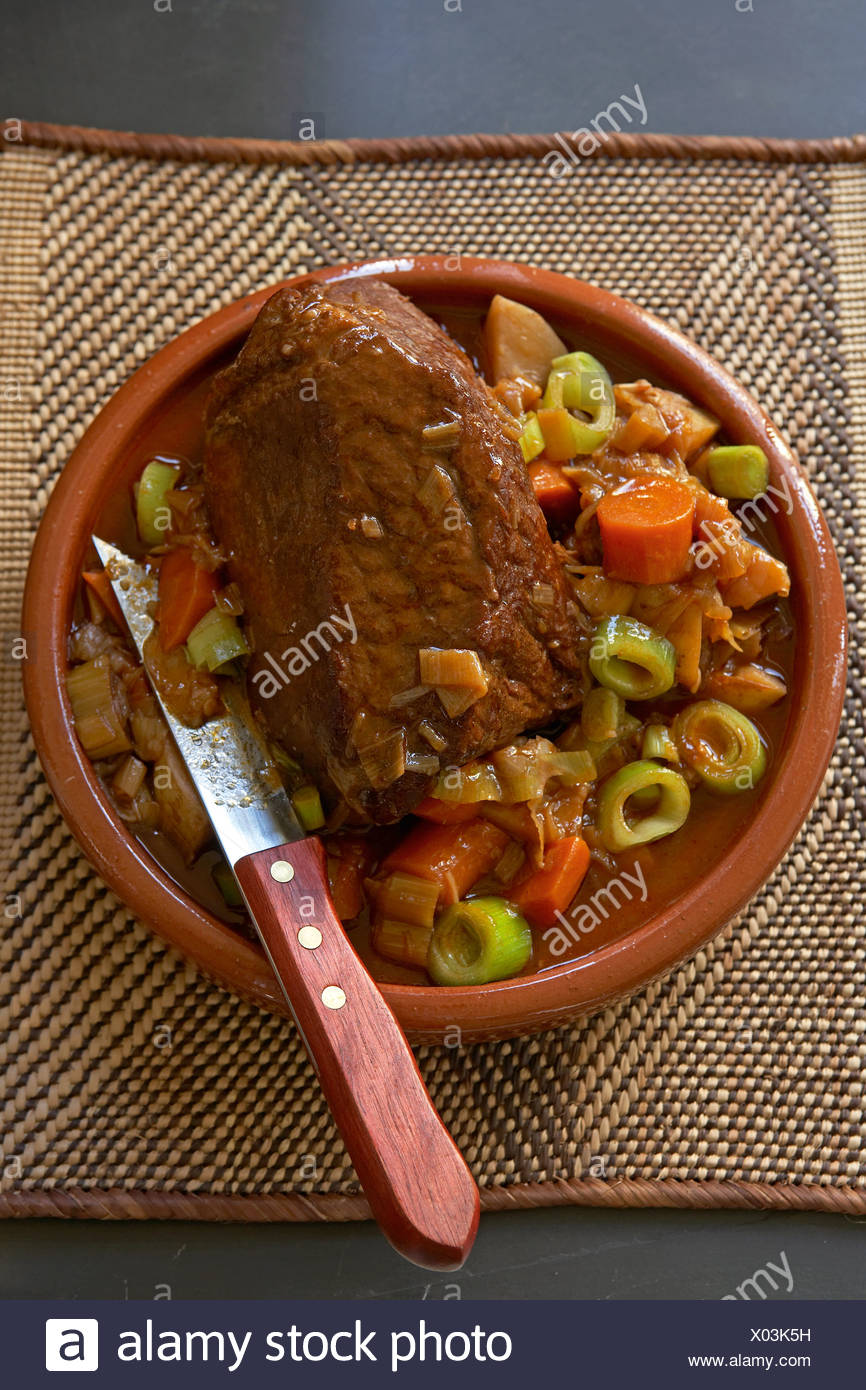 African Cooking Pot Stock Photos & African Cooking Pot Stock Images Alamy