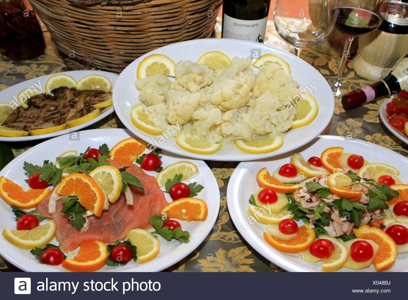 Italienisches Essen Antipasti Italian Food Antipasto Food Italian Specialties Delicious Delicacy White Bread Salmon Stock Photo Alamy