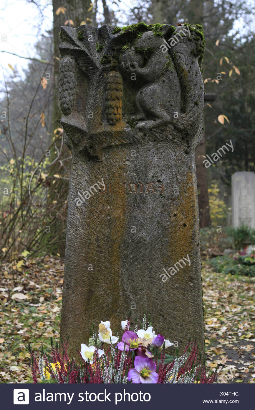 Geschmuecktes Grab auf einem Friedhof an Allerheiligen Stock Photo