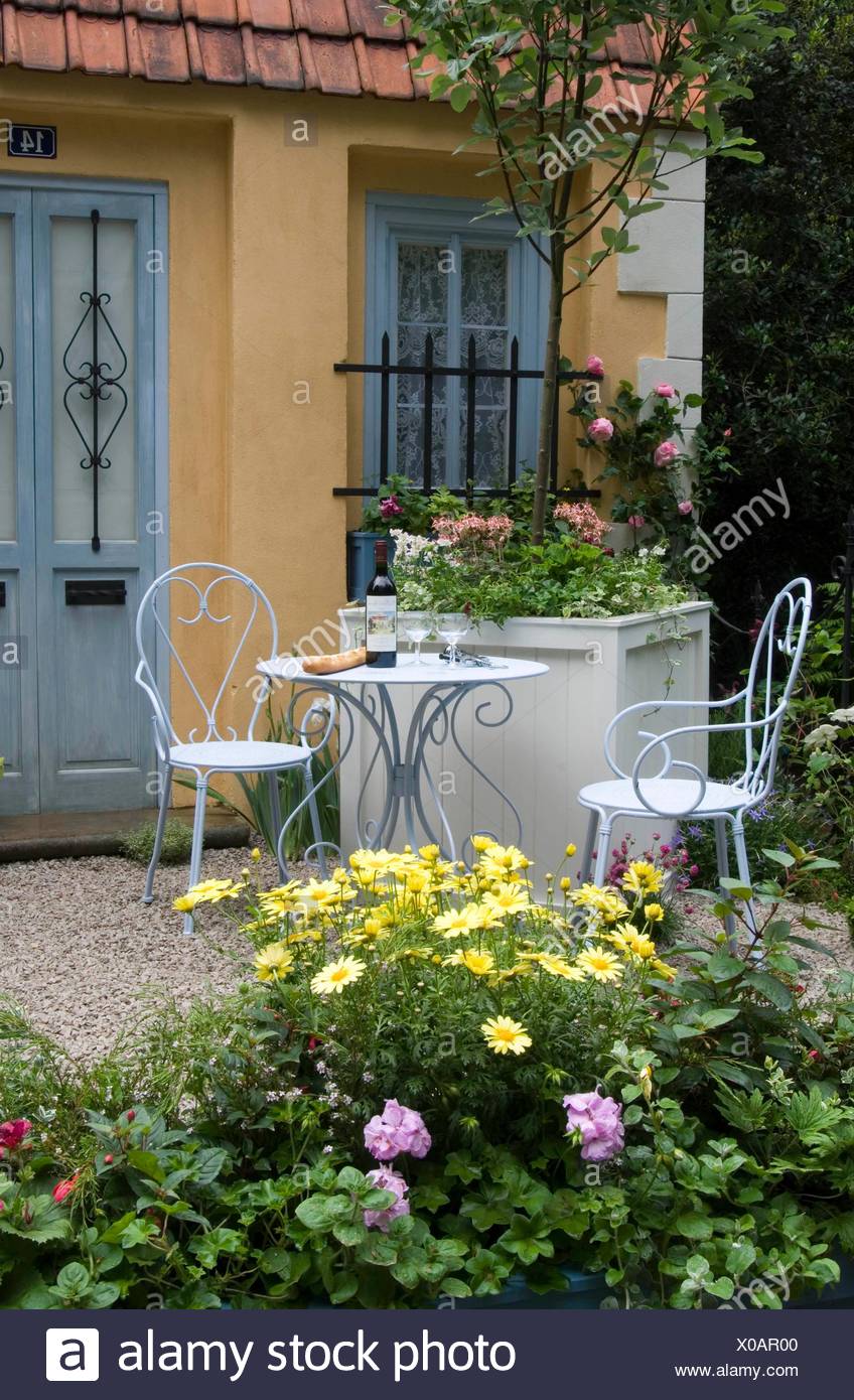 Mediterranean Style Garden Please Credit Photos Horticultural