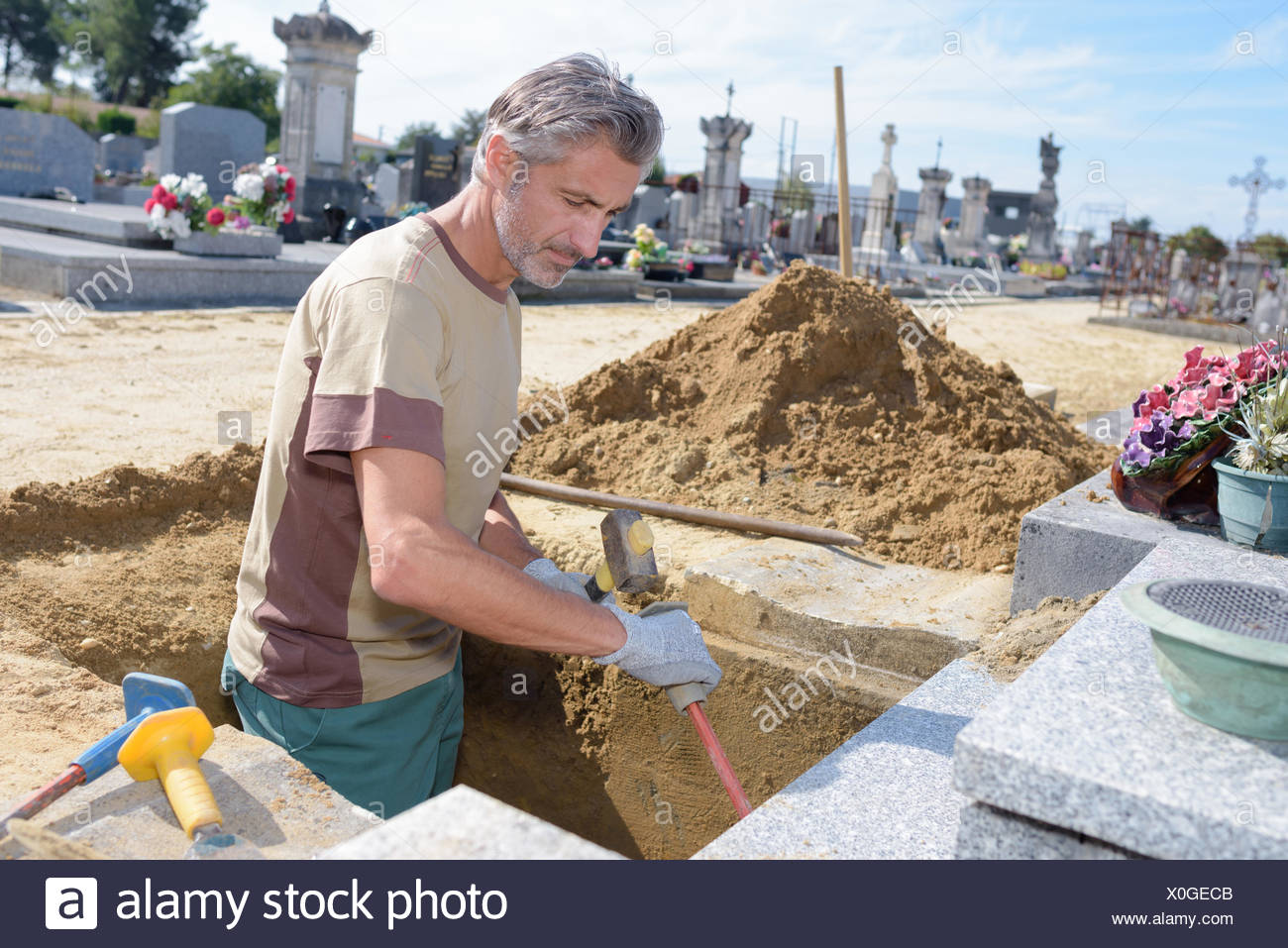 Digging A Grave High Resolution Stock Photography and Images Alamy