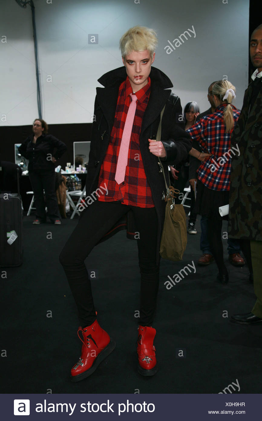 black ankle tight boots