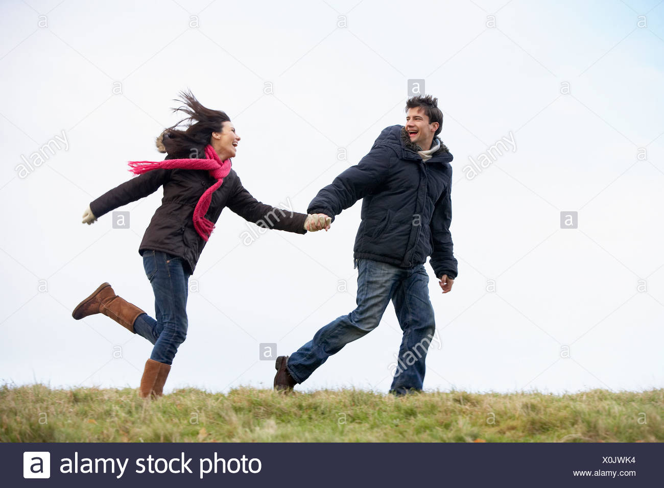 wallpapers Couple Running Together Holding Hands https www alamy com couple holding hands and running in the park image275781160 html