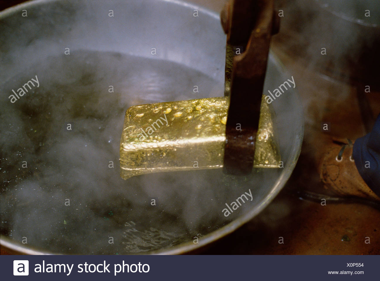 Smelting Gold Stock Photos & Smelting Gold Stock Images Alamy