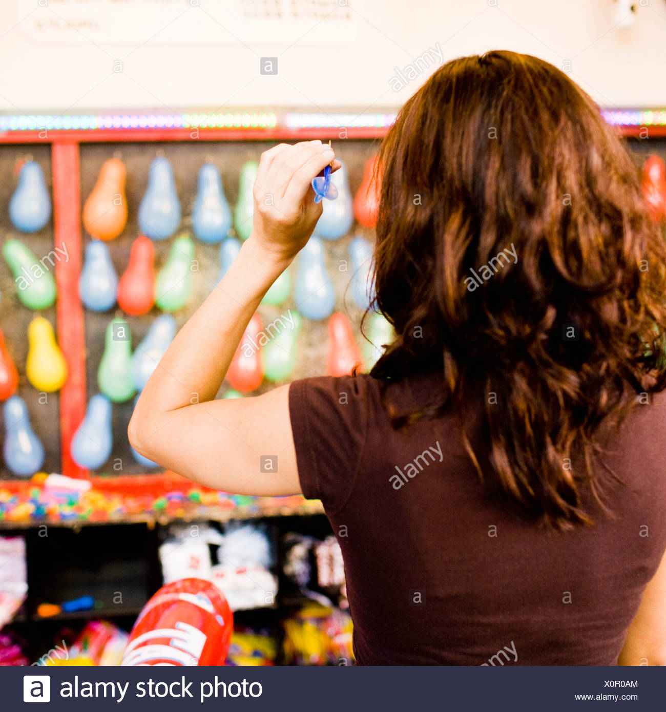 Woman Throwing Dart Stock Photos & Woman Throwing Dart Stock Images Alamy