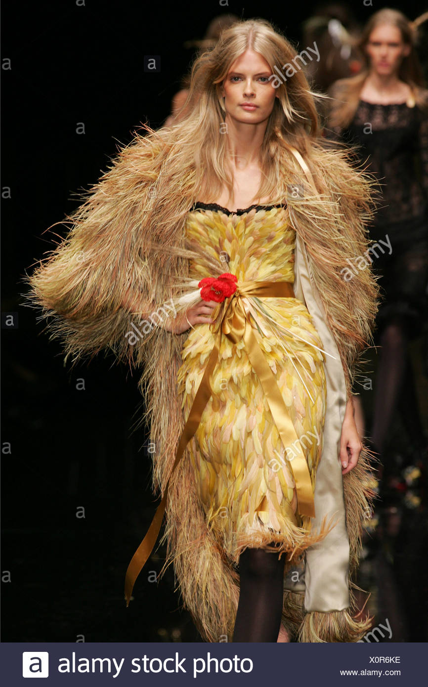 Dolce Gabbana Milan Ready To Wear S S Model Julia Stegner Very Long Blonde Hair Wearing Long Coat Of Straw Coloured Fringes Stock Photo Alamy