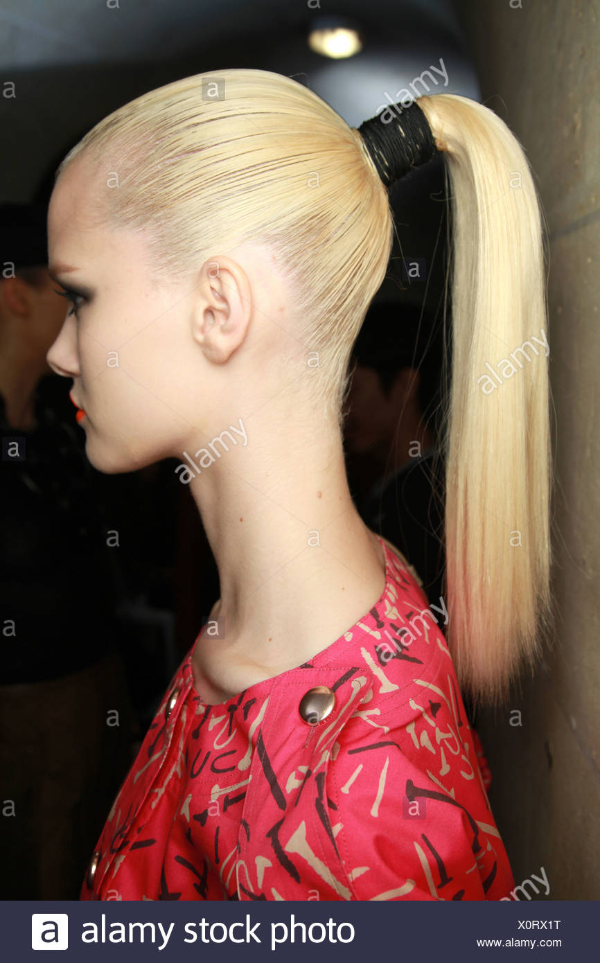 Loewe Backstage Paris Ready To Wear Spring Summer Model Long