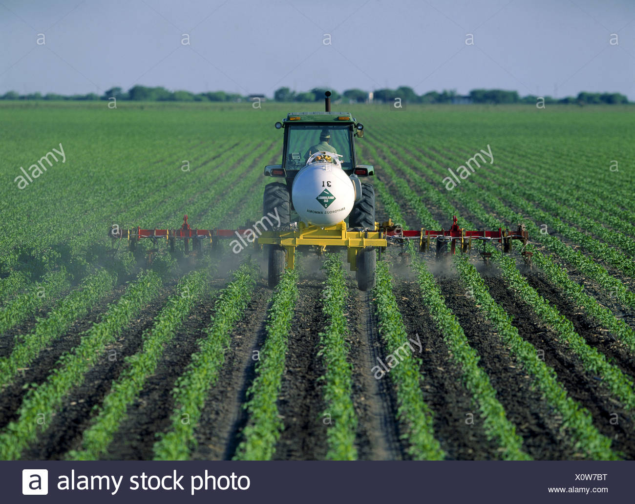 Side Dressing Corn With Anhydrous Ammonia Using John Deere 4840