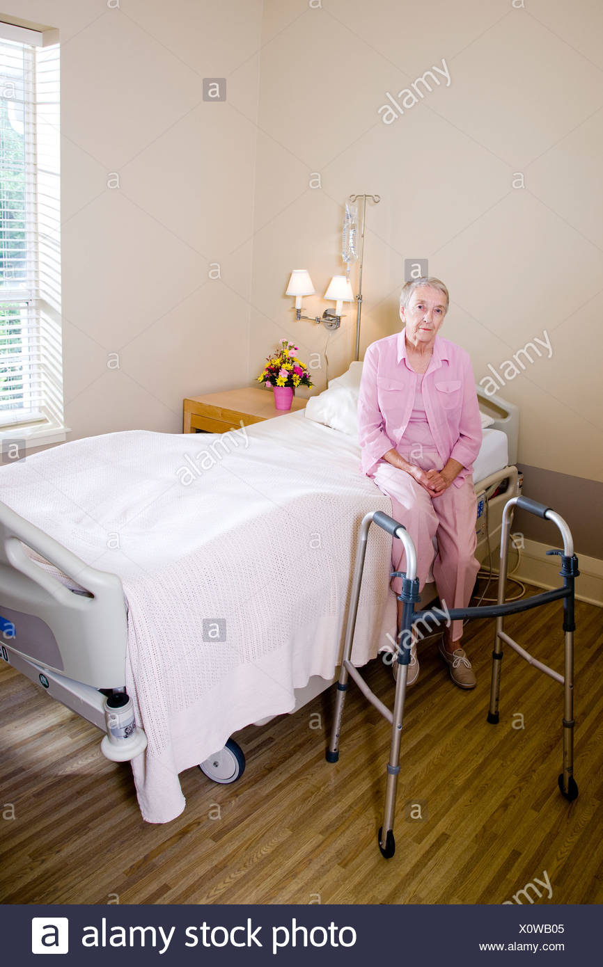 Frail Elderly Bed Stock Photos & Frail Elderly Bed Stock Images Alamy