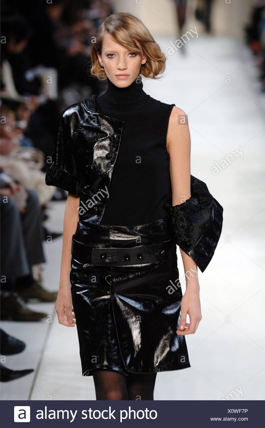 Loewe Ready To Wear Paris A W Blonde Female Model Short Hair