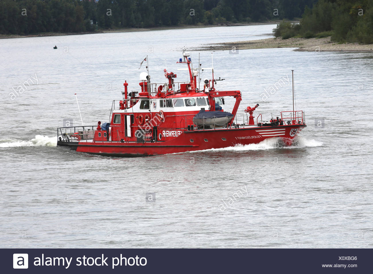 Firefighter Boat Dusseldorf Stock Photo Alamy