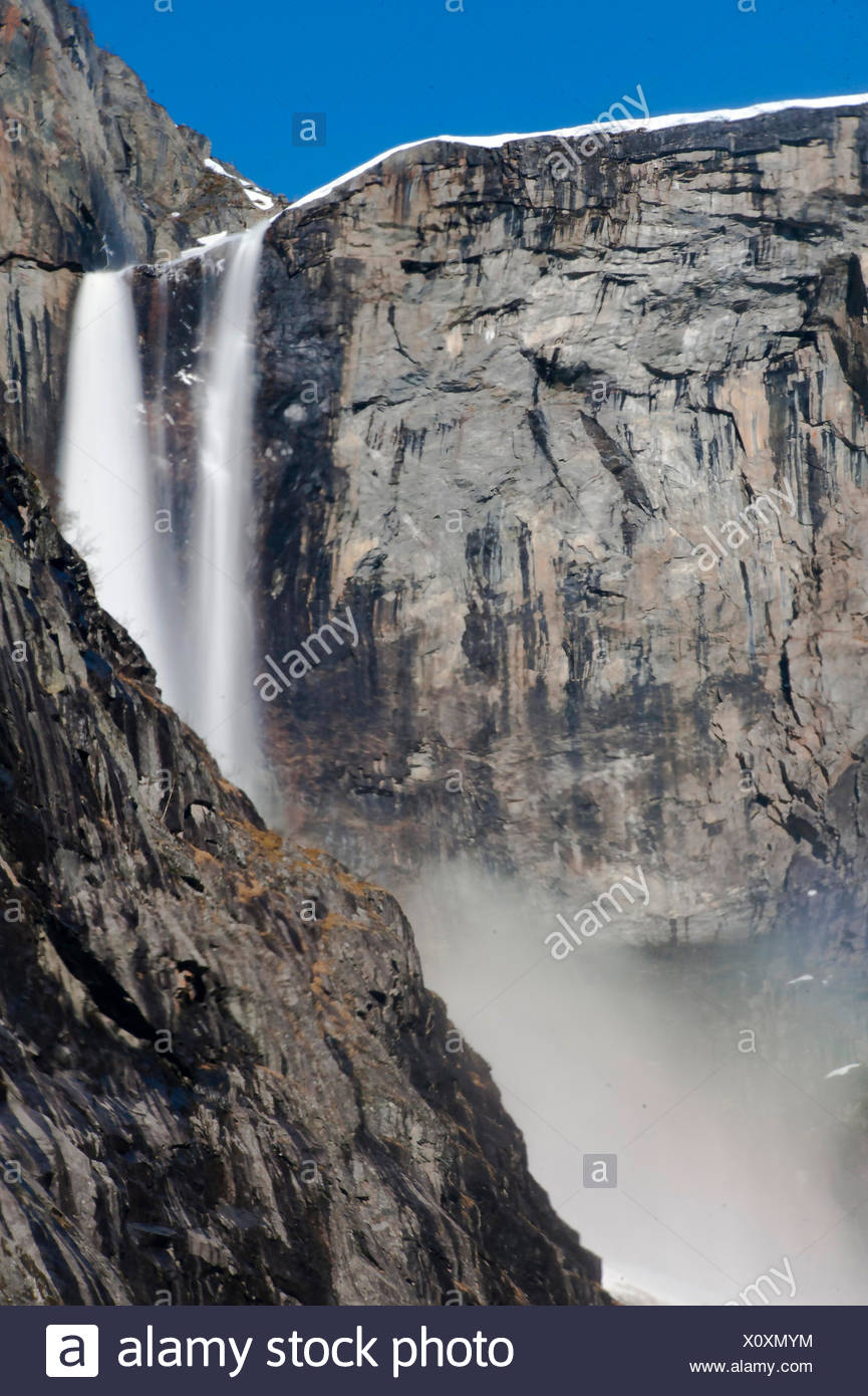 Wasserfall Vedalsfossen, Norwegen, Hordaland, Eidfjord, Hjolma | waterfall Vedalsfossen, Norway, Hordaland, Eidfjord, Hjolma | B Stock Photo