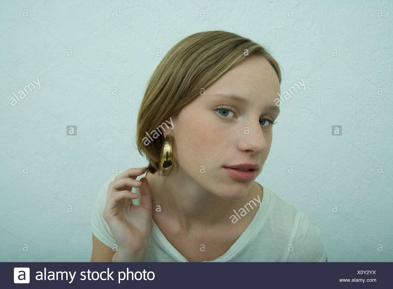 Page 2 Hoop Earrings High Resolution Stock Photography and Images Alamy