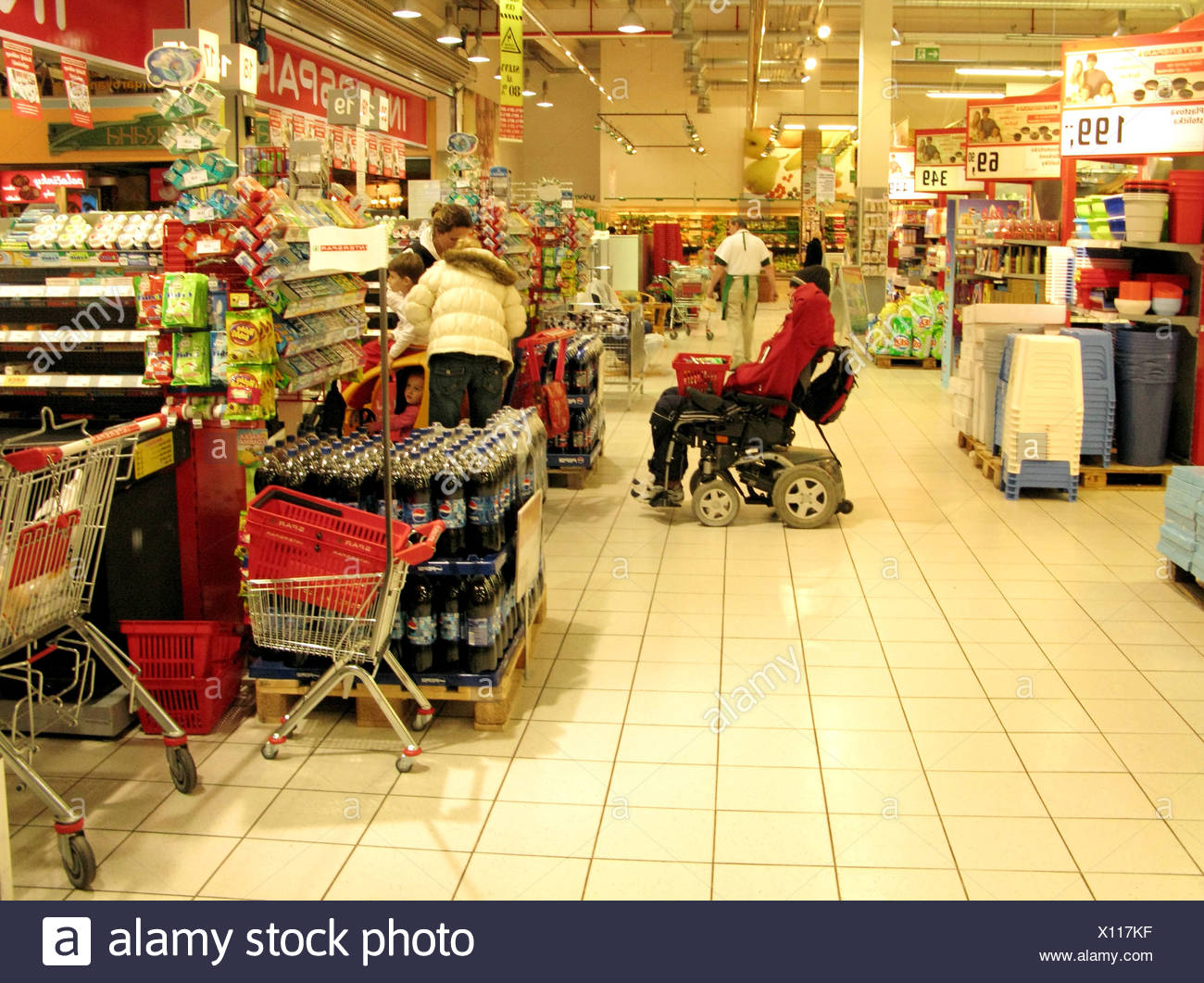 Disabled Wheelchair Shops Shopping Stock Photos & Disabled Wheelchair Shops Shopping Stock