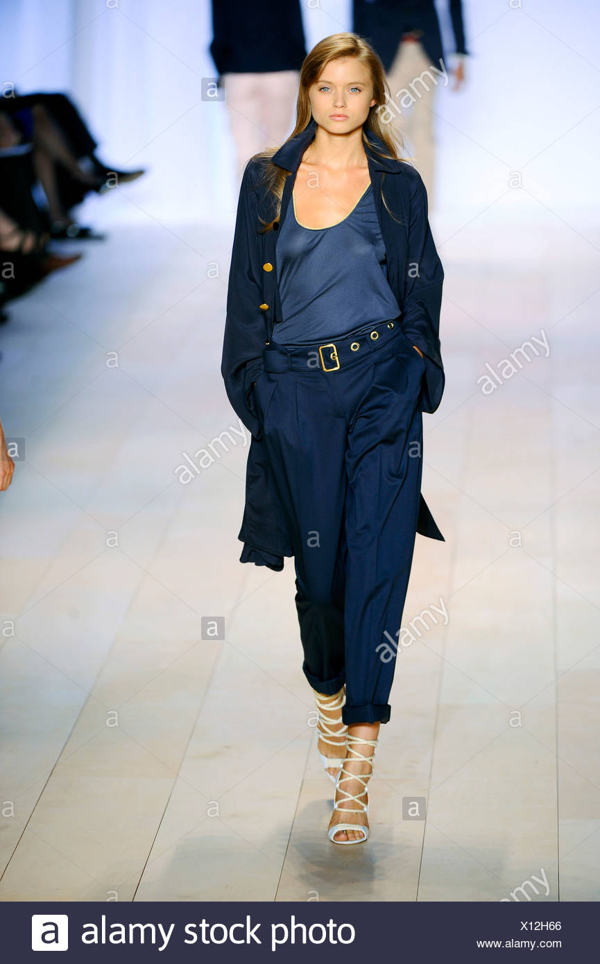 baggy tapered trousers