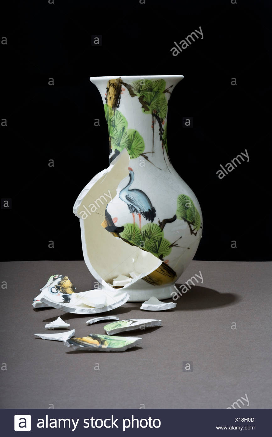 Broken Vase High Resolution Stock Photography and Images Alamy