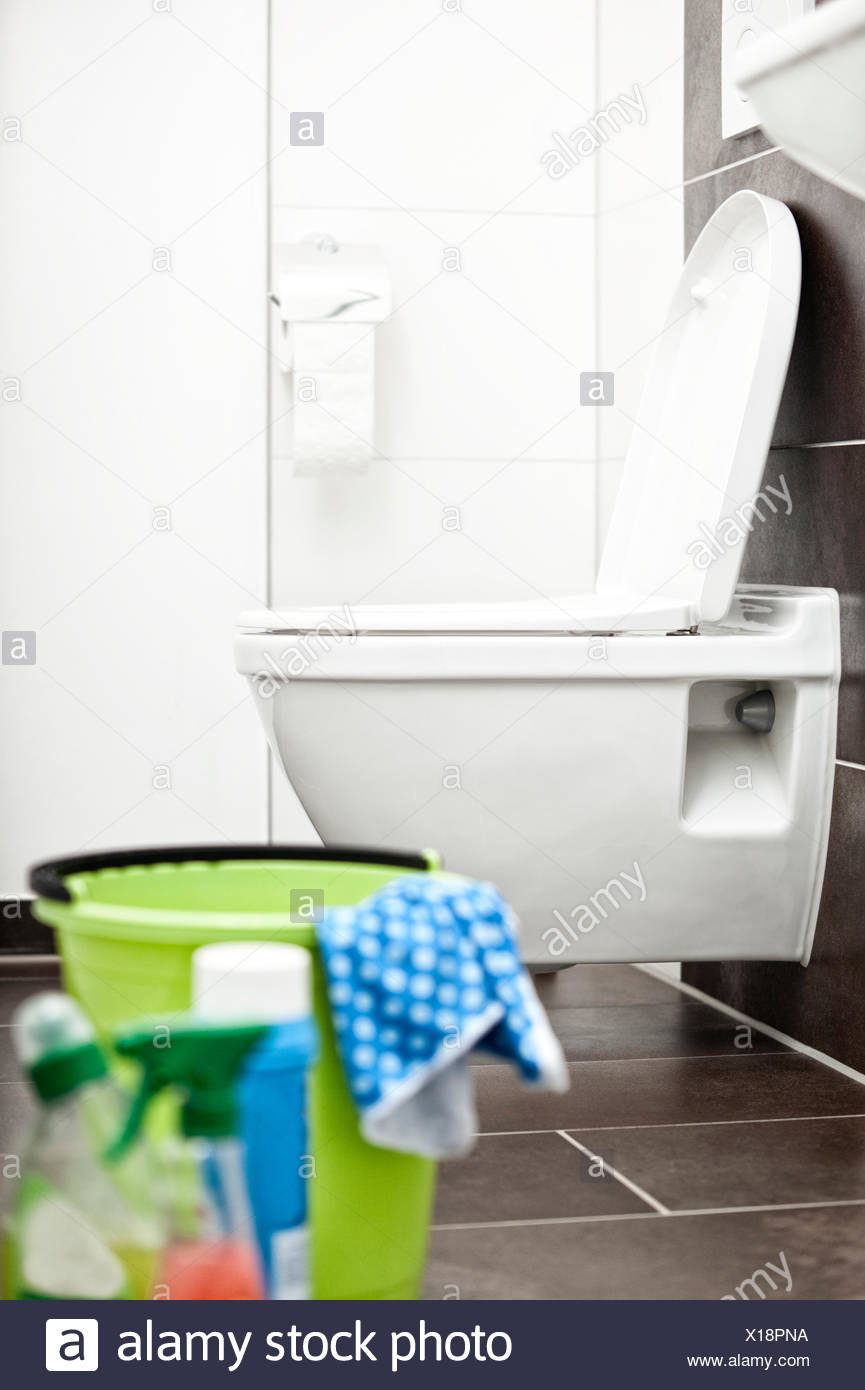Toilet Cleaning Agents High Resolution Stock Photography and Images Alamy