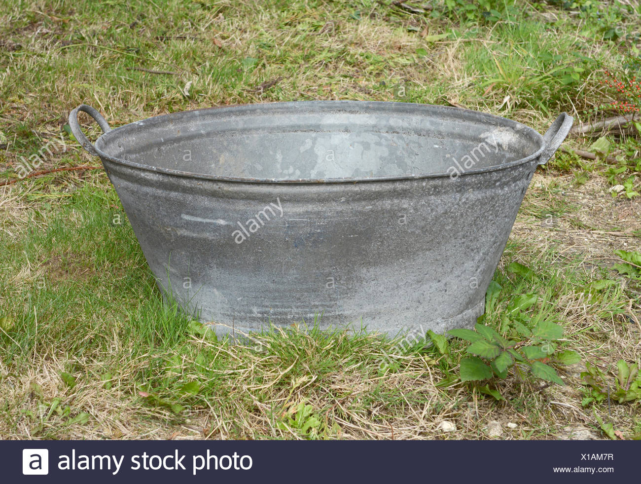Tin Bath High Resolution Stock Photography And Images Alamy tin-bath-high-resolution-stock-photography-and-images-alamy