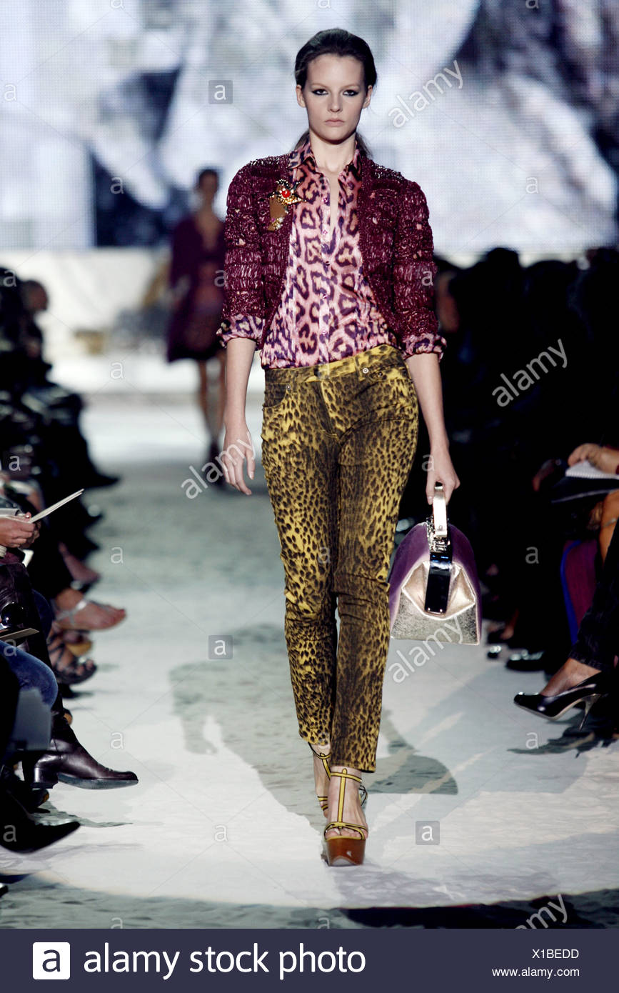 yellow leopard print top