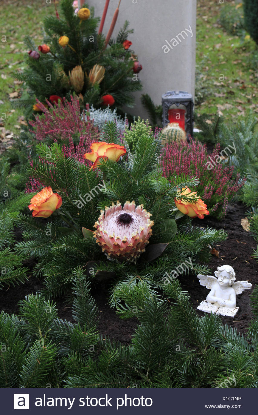 Geschmuecktes Grab auf einem Friedhof an Allerheiligen Stock Photo