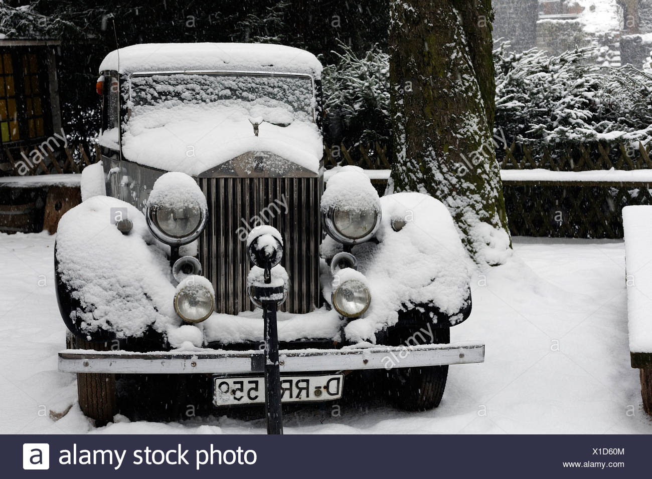 Snow Covered Classic Car High Resolution Stock Photography And Images Alamy