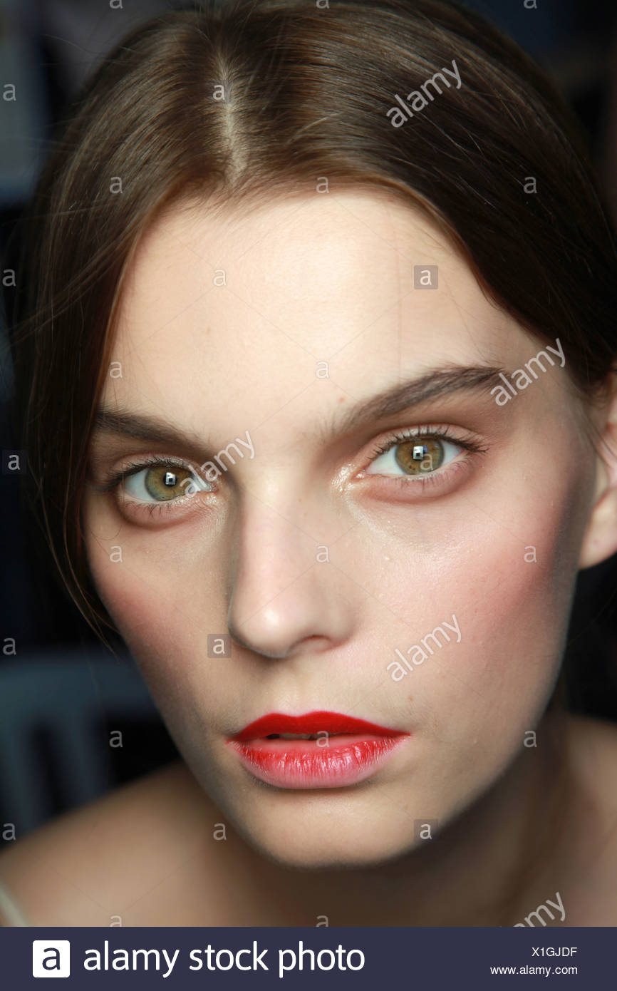 2019 year for lady- How to blush wear with red lipstick 2019 year for lady- How to blush wear with red lipstick
