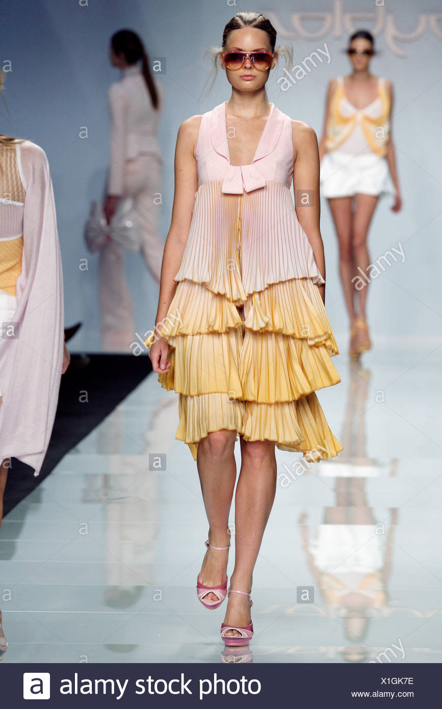 Runway Fashion 1970s High Resolution Stock Photography and Images - Alamy