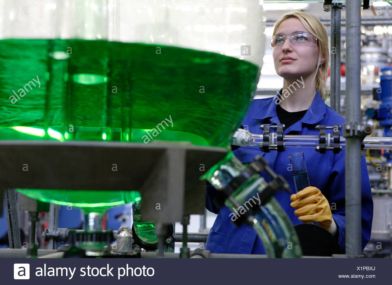 Trainee Henkel Duesseldorf Chemikantin High Resolution Stock Photography And Images Alamy