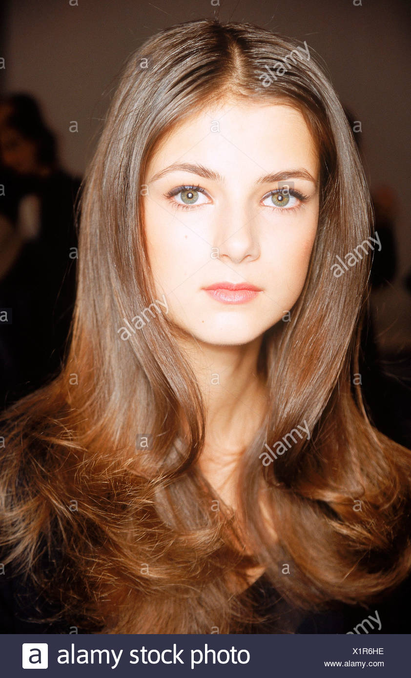 Bill Blass Backstage New York Ready To Wear Autumn Winter Brunette