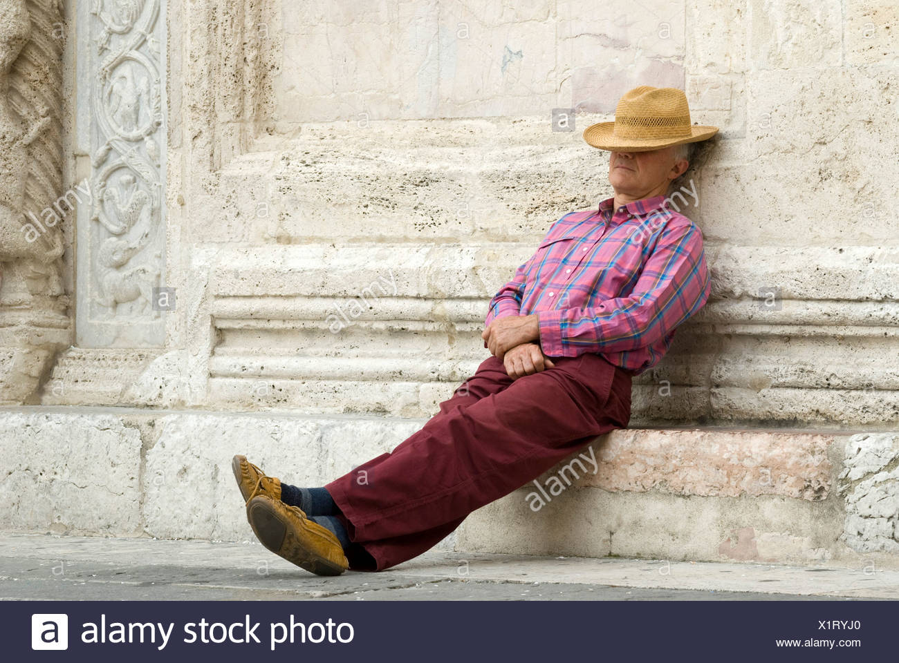 Man wearing a straw hat, Assisi, Umbria, Italy, Europe Stock Photo
