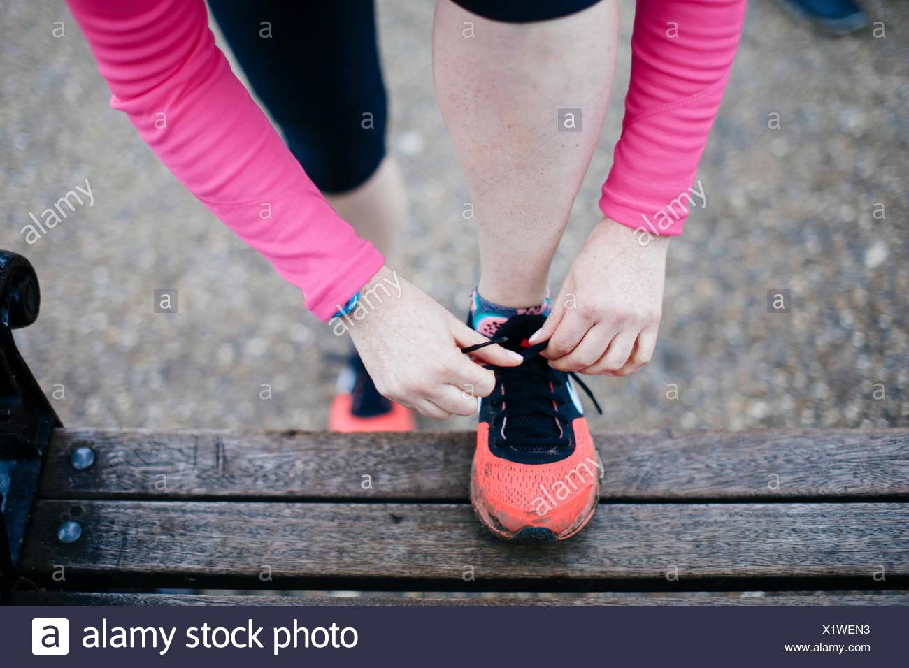 tying trainer laces