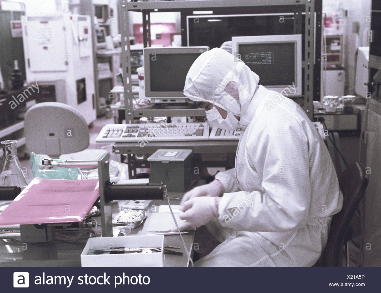 Research Centre Clean Room Engineer Microelectronics No