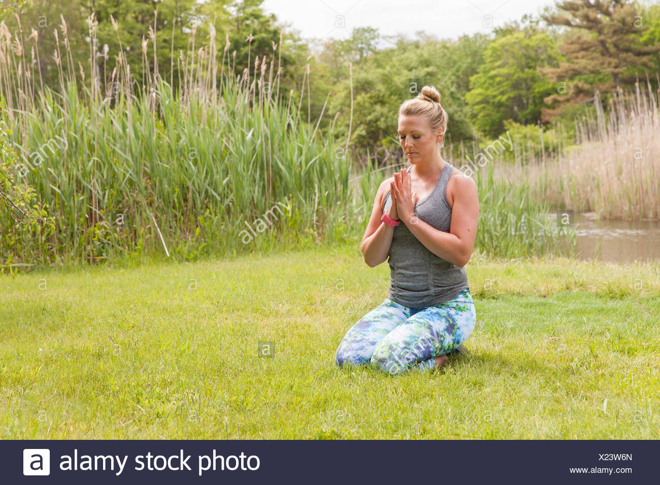 Kneeling In Prayer Stock Photos & Kneeling In Prayer Stock Images - Alamy