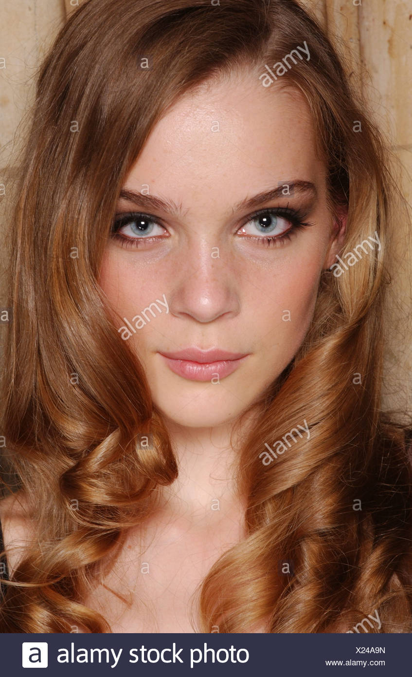 Elie Saab Backstage Paris Haute Couture A W Head Shot Of Female