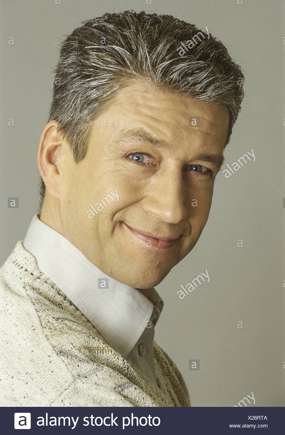 Graue frisur haare mann Frisur Graue