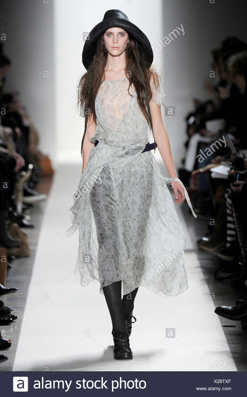 wide brim hat winter