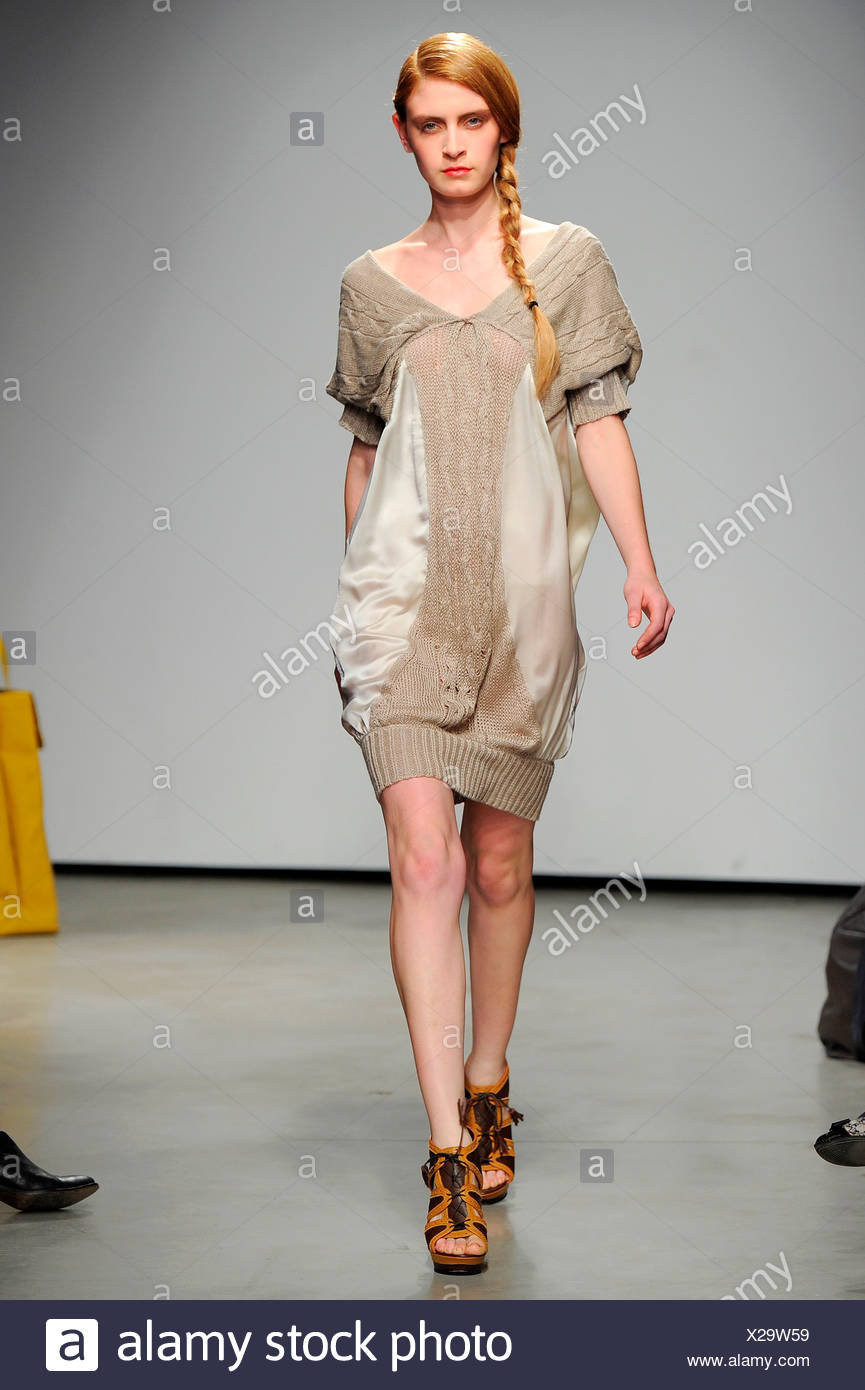 Atsuro Tayama Paris Ready To Wearspringsummer 12 Stock Photo Alamy Atsuro Tayama Paris Ready To Wearspringsummer 12 Stock Photo Alamy