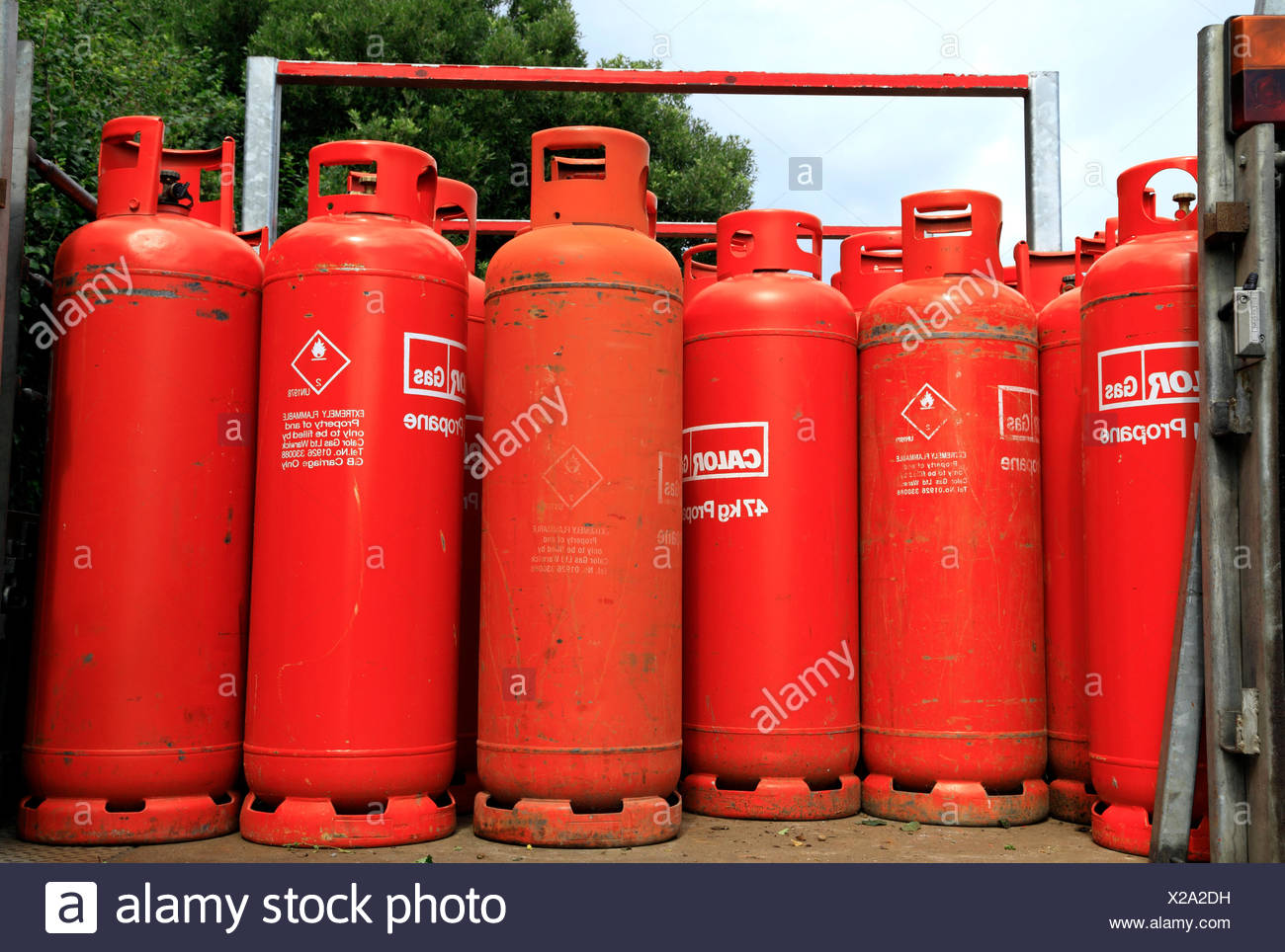 Download Lpg Gas Cylinder High Resolution Stock Photography And Images Alamy Yellowimages Mockups