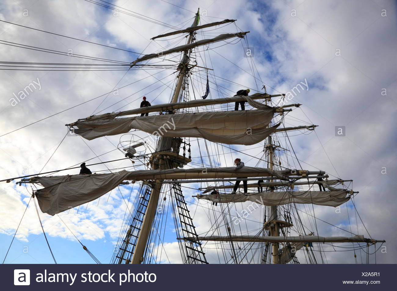 Ladder Rope Sailors Stock Photos & Ladder Rope Sailors Stock Images - Alamy