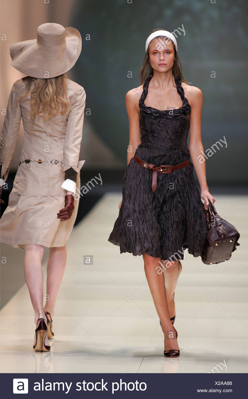 C Line Paris Ready To Wear S S Two Female Models One Frontal View