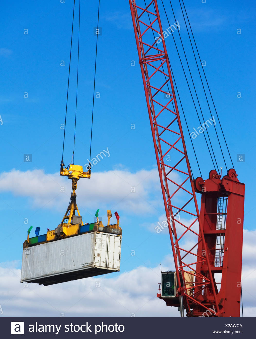 Lifting Cargo Crane High Resolution Stock Photography and Images Alamy