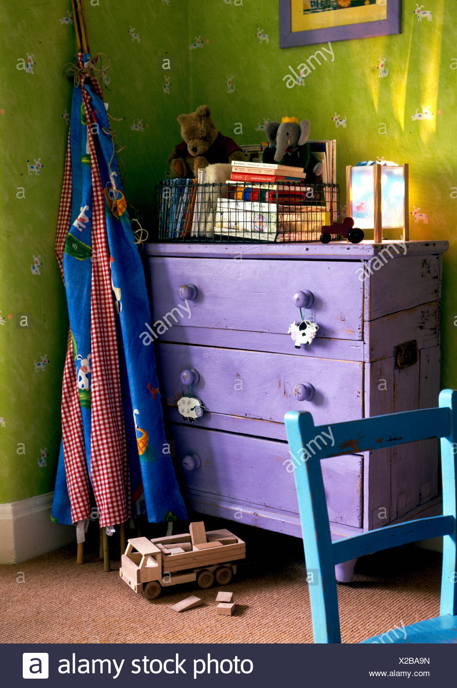 chest of drawers childrens room